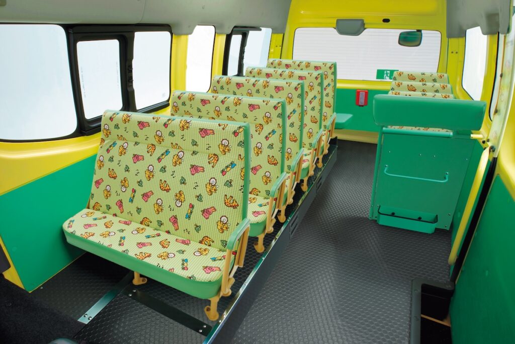 幼児バスの内装